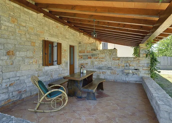 Viola Villa Krnica