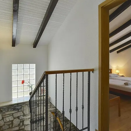 Viola Villa Krnica